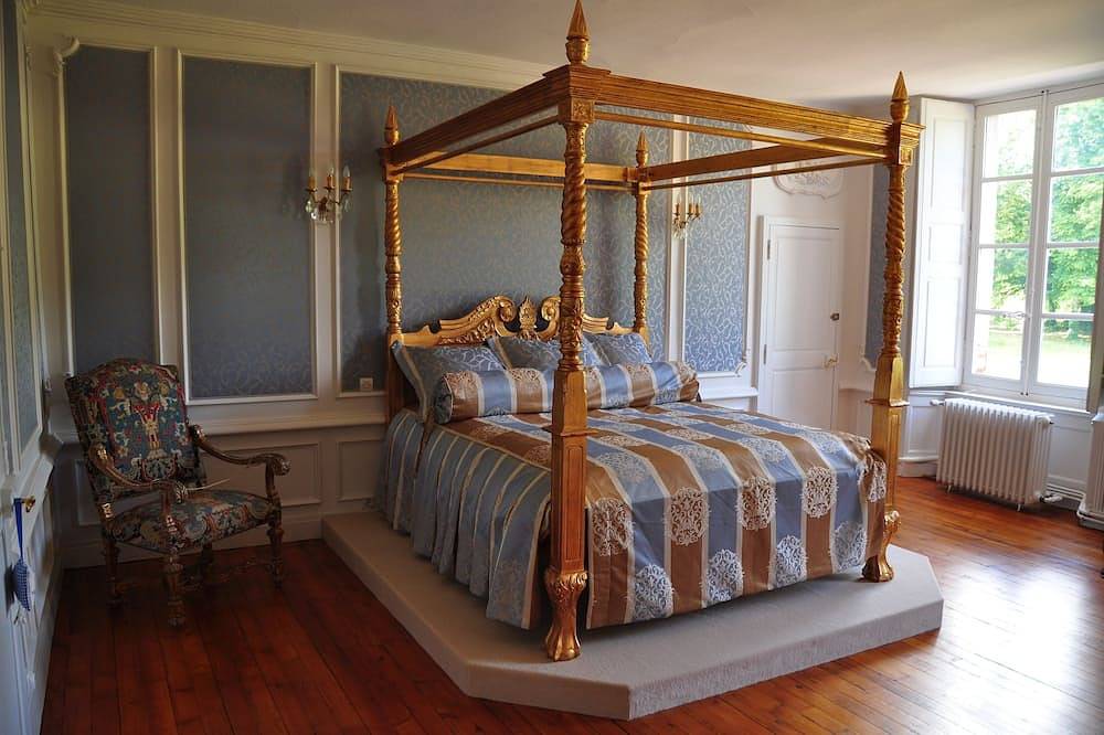 Vivre Comme La Royauté Dans Un Chateau Du 18ème Siecle Restaure Au Coeur De La Loire in Vezins, Région de Cholet