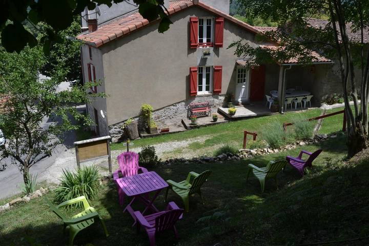 Gîte pour 6 personnes, avec jardin ainsi que terrasse et jacuzzi