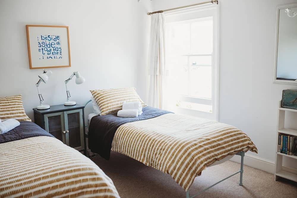 Enjoy a holiday in the centre of seaside Bembridge in our award winning cottage in Bembridge, Isle of Wight
