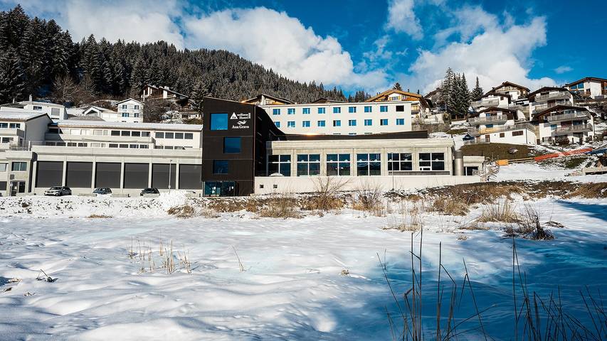 Hotel, mit Balkon und Whirlpool sowie Sauna in Laax