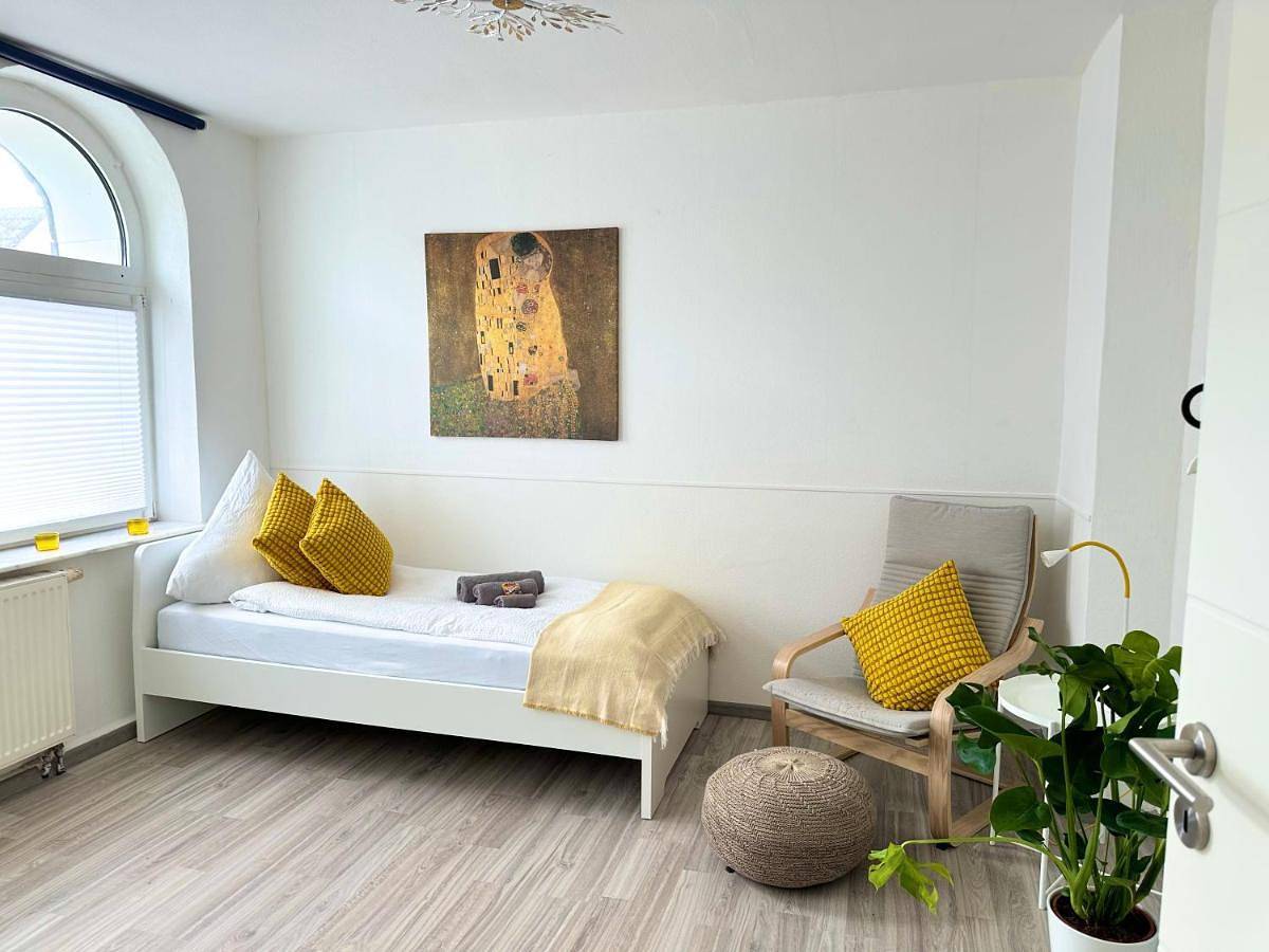 Ganze Wohnung, Möbliertes Apartment in Herne-Mitte mit Parkplatz, Arbeitsplatz, Wlan- Super Anbindung an Autobahnen und Öpnv -Für 1bis 3 Personen in Herne, Ruhrgebiet
