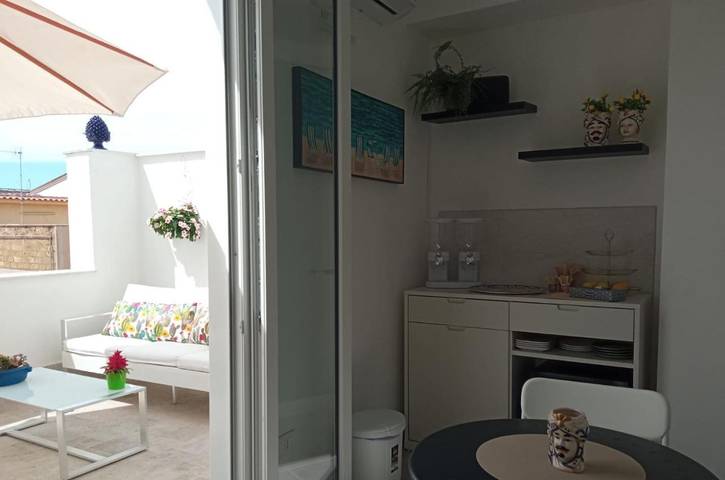 Maison d’hôte pour 3 personnes, avec terrasse et vue à Campofelice di Roccella - 3