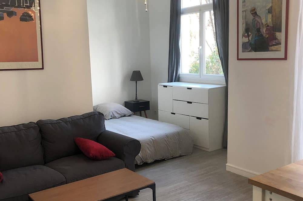 Apartamento entero, Studio 30 m2 Eaubonne with private parking - 25 minutes from Paris in Eaubonne, Valle del Oise