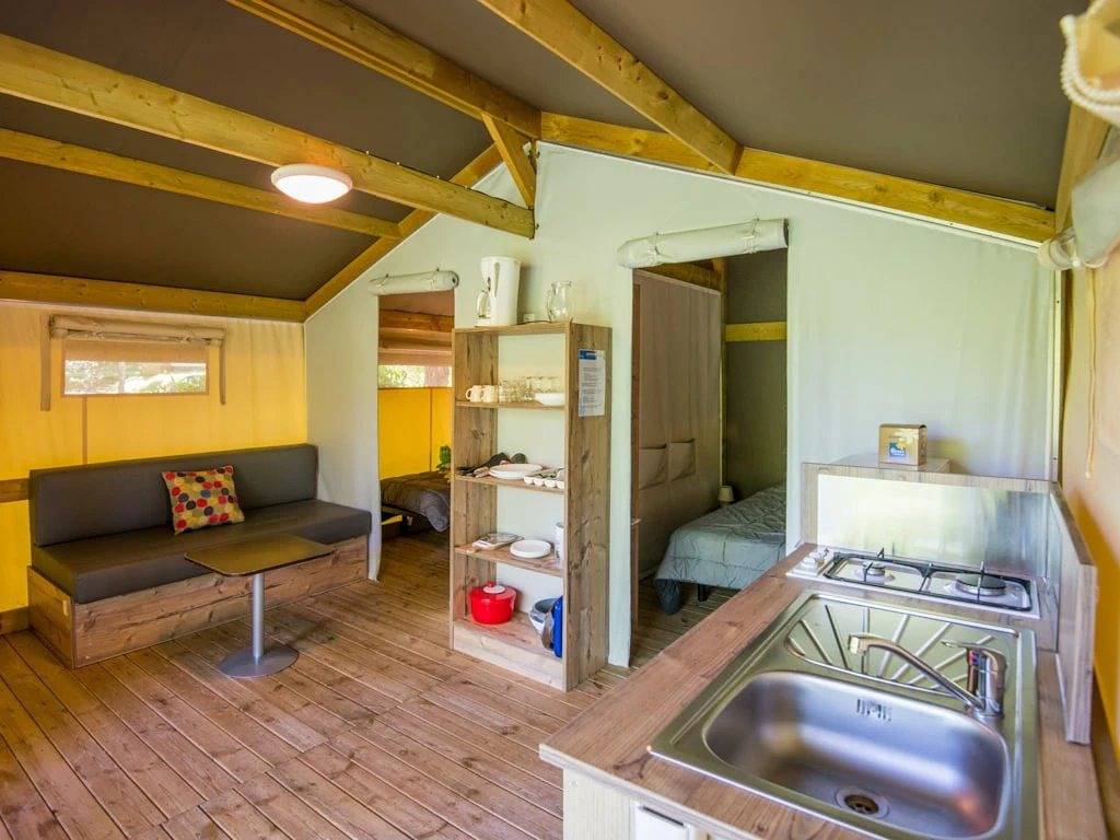 Zecamping 3 étoiles familial piscine chauffée pet friendly tente 30m2 in Florac-Trois-Rivières, Parc national des Cévennes