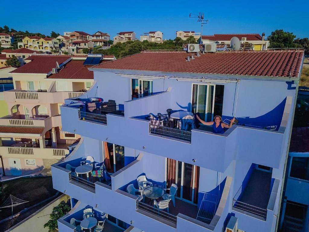 Ganze Wohnung, 2-Zimmer-Ferienwohnung am Strand Razanj, Rogoznica A-22076-c in Razanj, Šibenik-Knin
