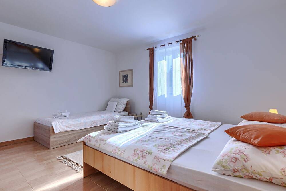 Ganze Wohnung, Ferienwohnung Teo in Raša, Ostküste Istrien