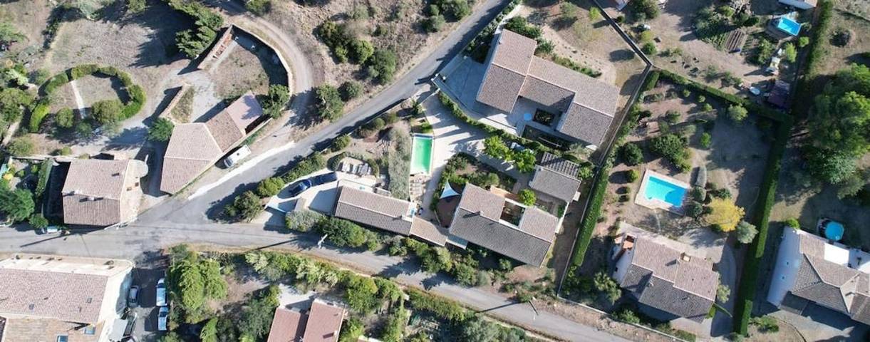 Location de vacances pour 14 personnes, avec jardin et piscine à Fabrezan