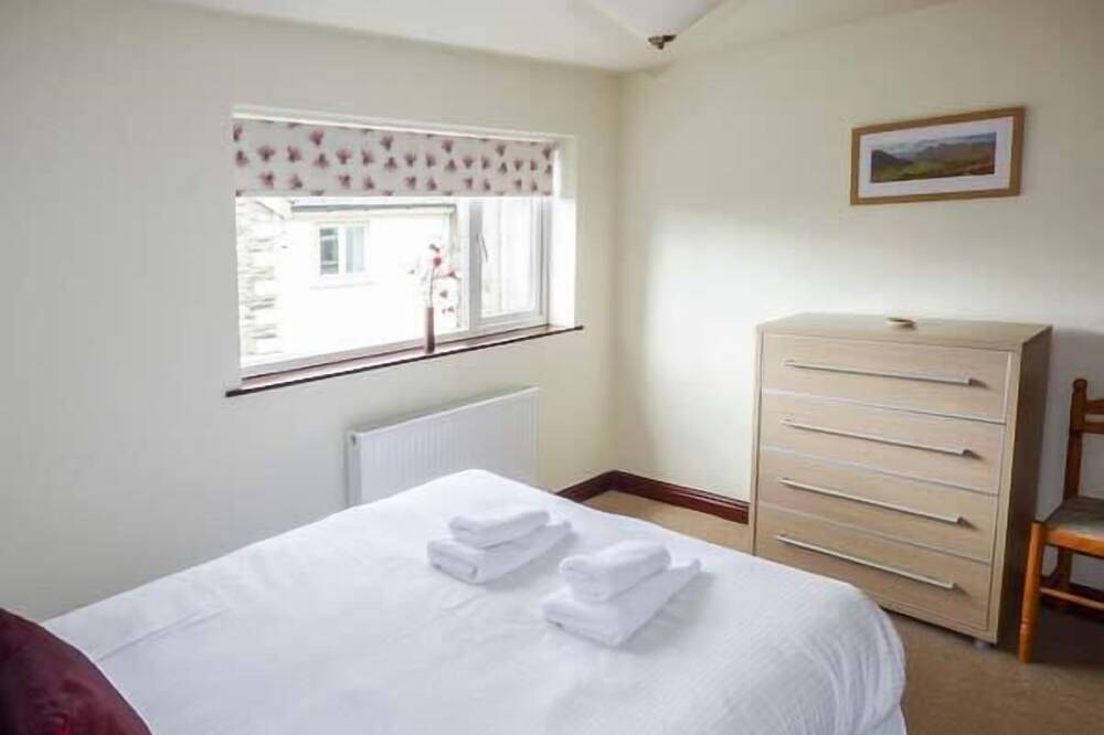 Entire apartment, Kingfisher Barn, pet friendly in Staveley in Staveley, Lake District