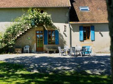 Gîte pour 10 personnes, avec piscine et jardin à Souvigny