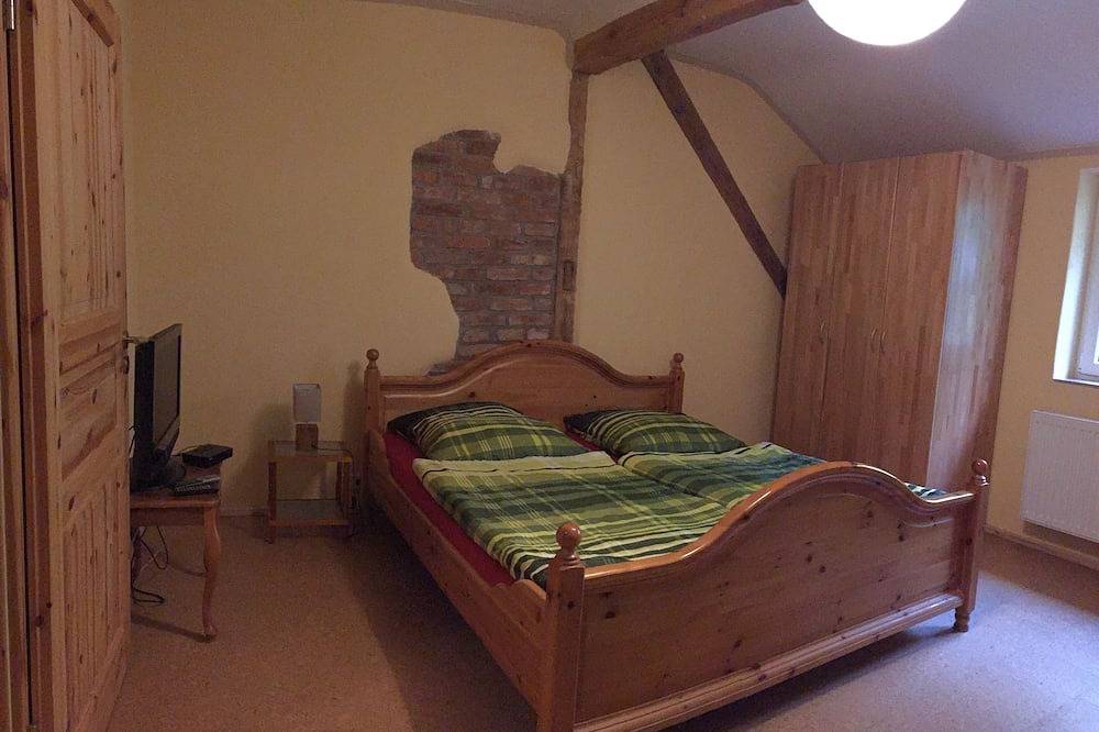 Ganze Wohnung, Lindenwohnung im Gutshaus Reidervitz, 1,3 km bis zum Strand in Altenkirchen, Rügen