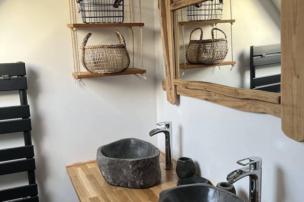 Penty Yves in a 17th century Métairie Bretonne *** for 4 people in Crozon, Châteaulin region