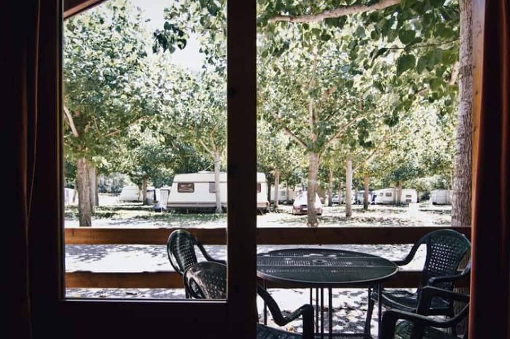 Typische Holzbungalows bei Sort, Haustiere erlaubt in Soriguera, Katalanische Pyrenäen