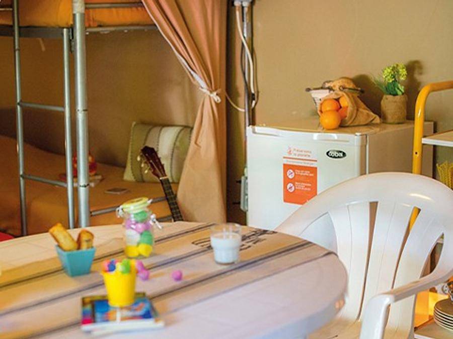 Camping La Côte Sauvage  - Tienda de campaña 4 personas - Tienda Explorer | 2 Dormitorios | 4 Pers. | Sin baño in Saint-Clément-des-Baleines, Isla de Ré