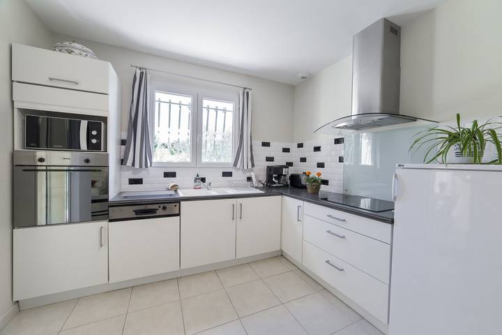 Gîte pour 6 personnes, avec Piscine à Colonzelle - 3