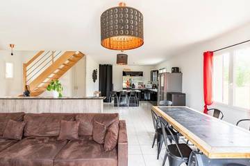 Gîte pour 8 personnes, avec jardin et vue, animaux acceptés à Esson