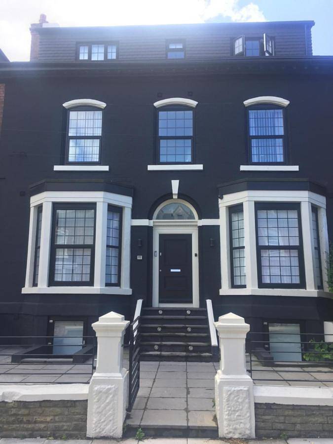 Bed and breakfast for 2 people, with Terrace and Hot tub in Liverpool