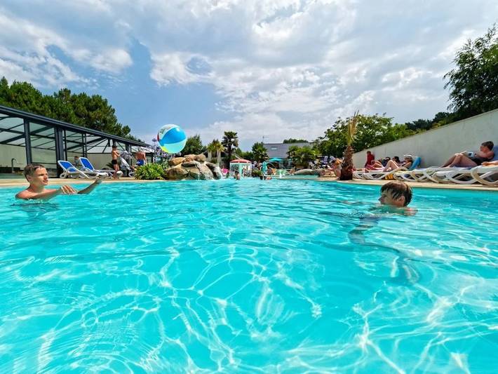 Camping pour 2 personnes, avec bassin pour enfant et sauna à Saint-Lunaire