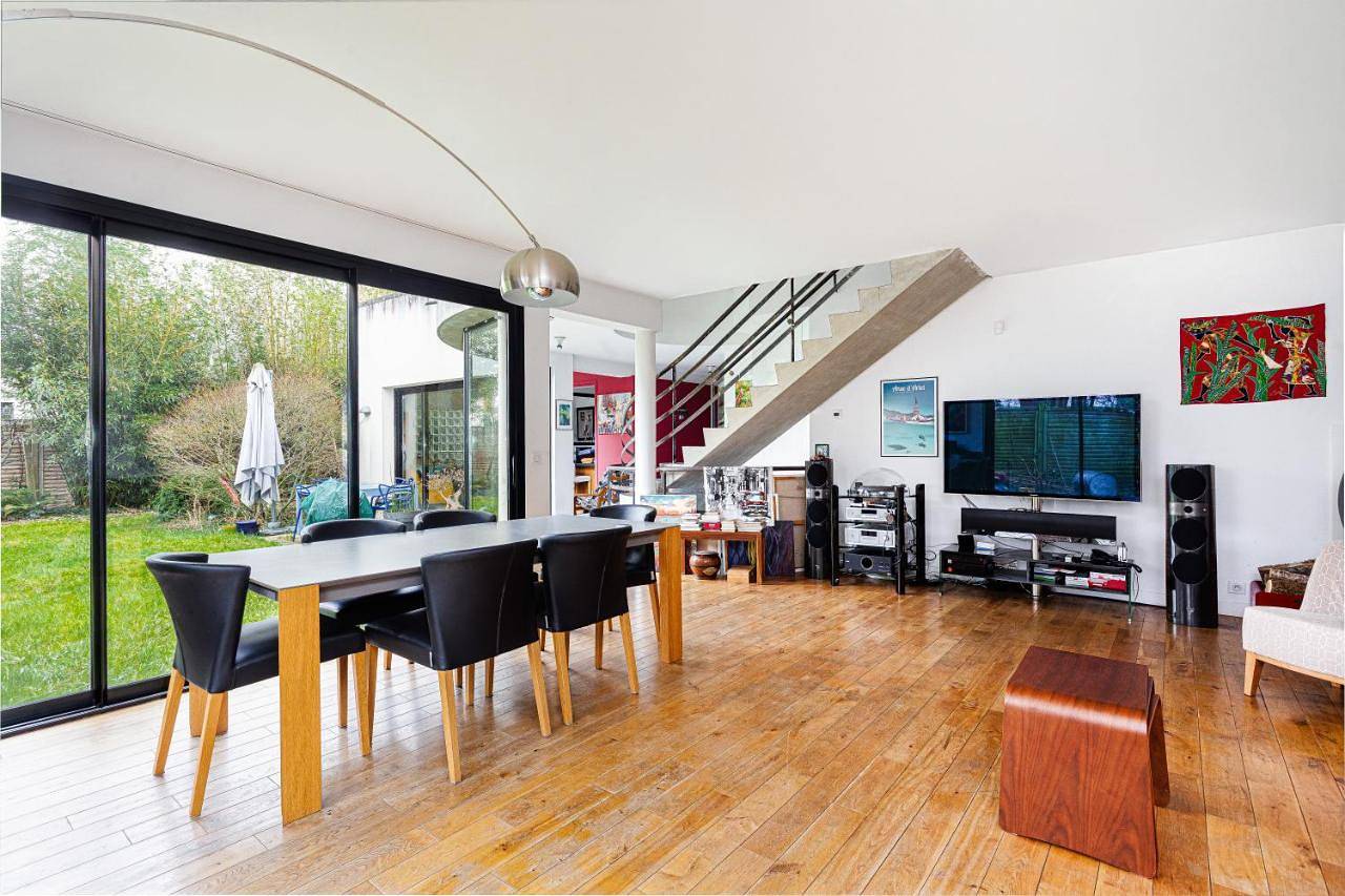 Two-Bedroom House in Châtillon, Hauts-de-Seine