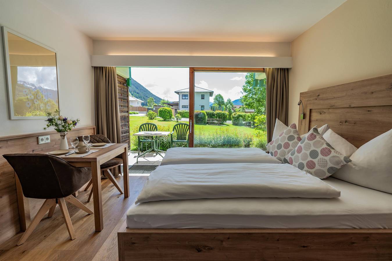Ganze Ferienwohnung, Apartment Nr. 2 (A) mit Gartenblick in Maurach, Eben am Achensee