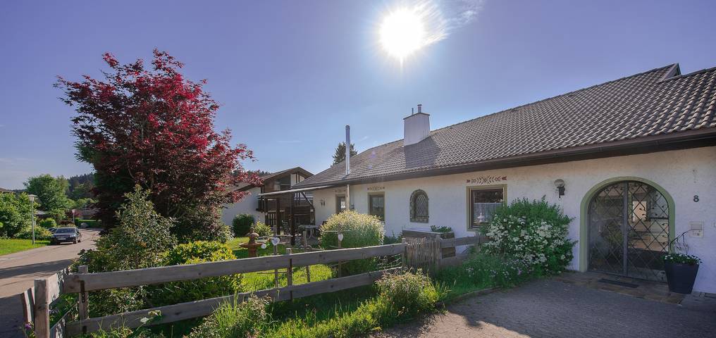 Geheel appartement, Vakantiewoning 'Scheidegg Unterm Kreuzberg' met bergzicht, privéterras & wifi, hond op aanvraag in Scheidegg, Zwaben (Bayern)