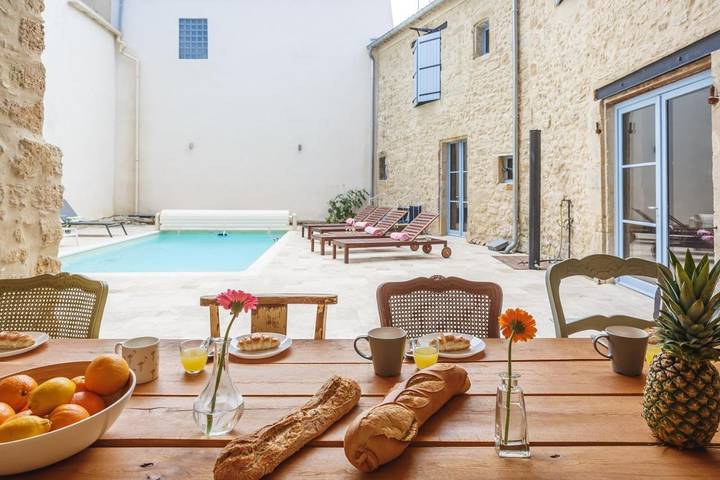 Location de vacances pour 2 personnes, avec Terrasse ainsi que Jardin et Vue à Saint-Geniès-de-Fontedit