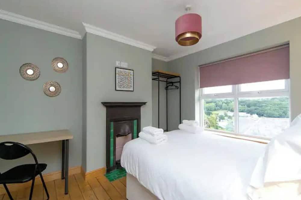 Pass the Keys | Large Modern Home in Bangor in Bangor, Snowdonia