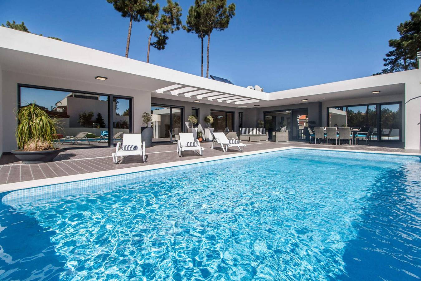 Outstanding Portuguese Villa | 4 Bedrooms | Villa do Moinho ii | Private Pool Large Exterior Lounge Area | Aroeira in Aroeira, Corroios