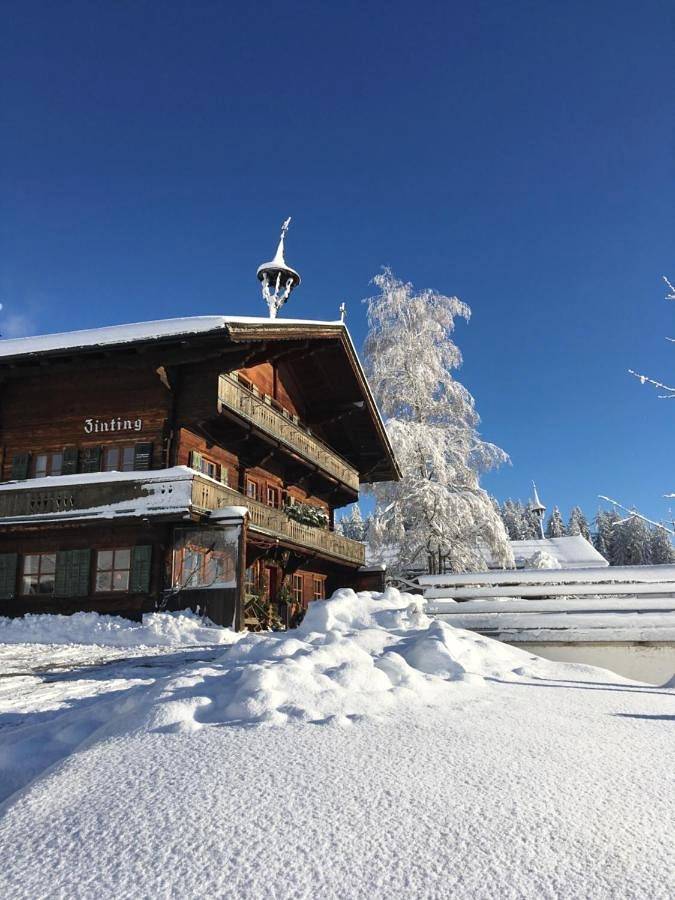 Pension voor 3 personen, with Balkon and Terras as well as Tuin and Uitzicht in Brixen im Thale