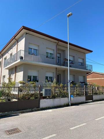 Gîte pour 12 personnes, avec vue ainsi que jardin et balcon, animaux acceptés à Zevio