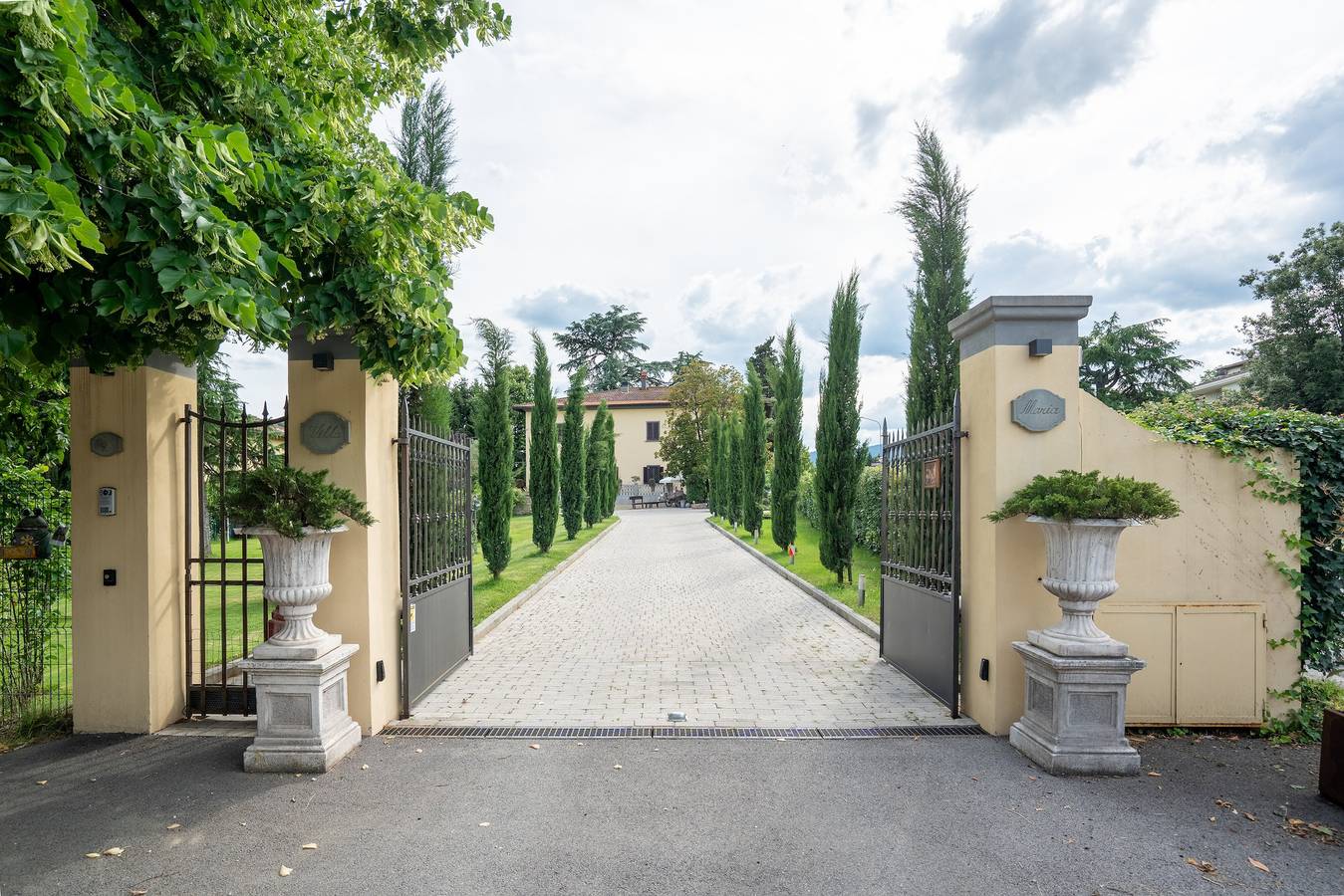 Entire apartment, Villa Maria Holiday Home in Cetinale Among the Hills in Valdarno
