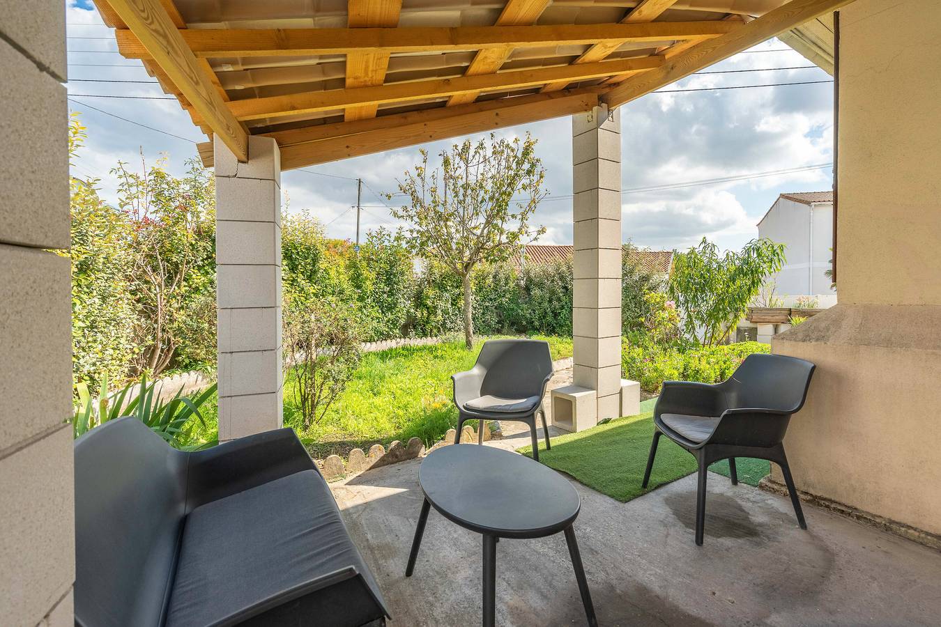 Holiday Home 'Maison' with Private Terrace, Private Garden and Wi-Fi in Royan, Côte de Beauté