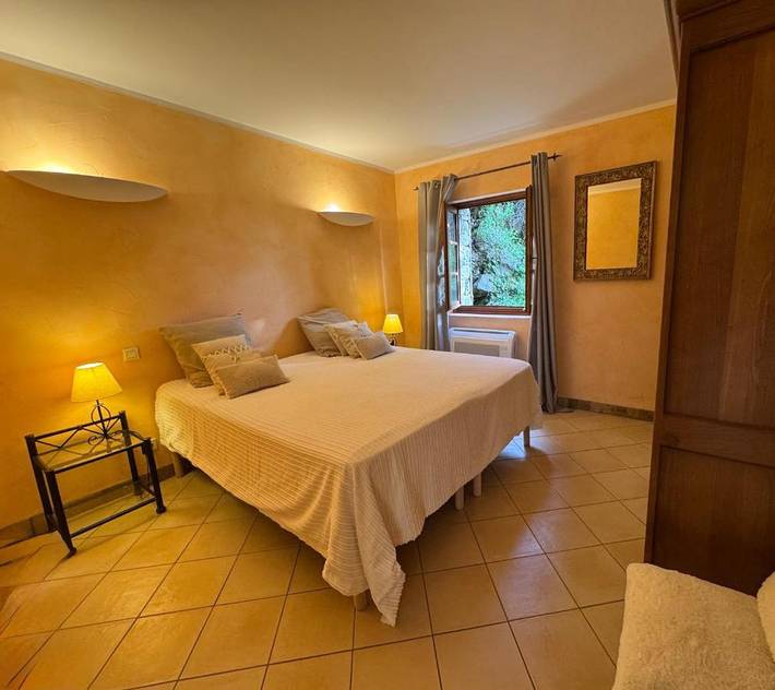 Gîte pour 3 personnes, avec vue ainsi que jardin et piscine à Lama - 2