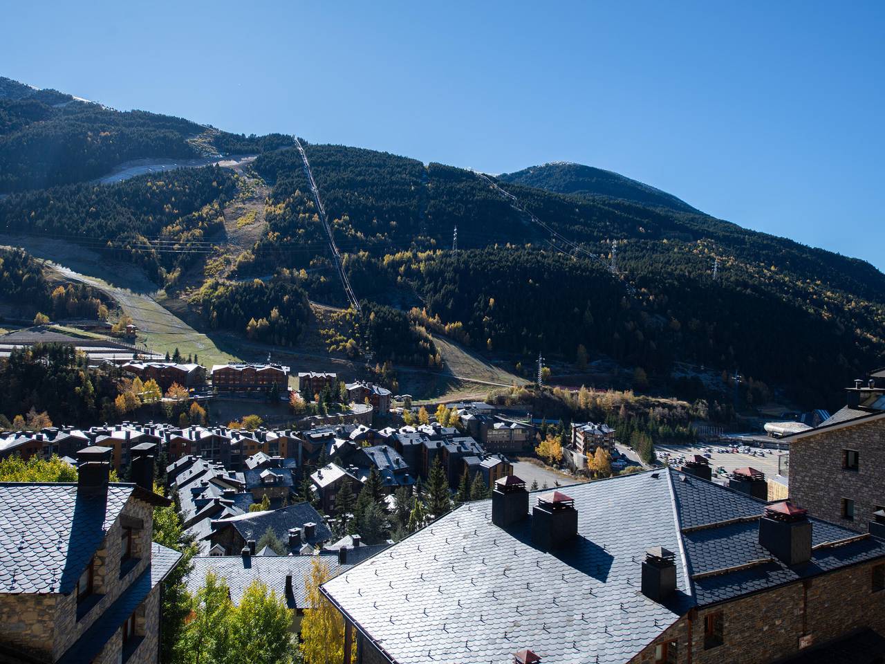 Entire apartment, Modern Apartment in El Tarter - 4 people, Parking Available in El Tarter, Grandvalira