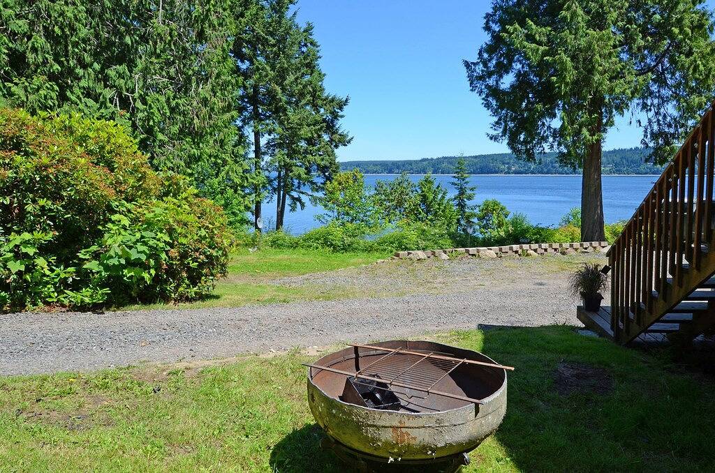 Ganze Wohnung, Übernachten Sie in einem schönen Beach Cottage mit einem wunderschönen Privatstrand am Hazel Point! in Hood Canal