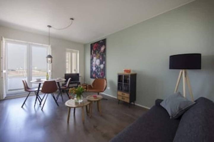 Geheel appartement, Seapoint, apartment with a balcony and a view of the sea in Zandvoort, Nederlandse Noordzeekust