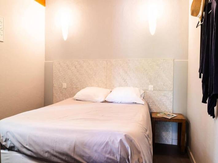 Gîte pour 6 personnes, avec piscine ainsi que jardin et terrasse, animaux acceptés à La Canourgue - 4