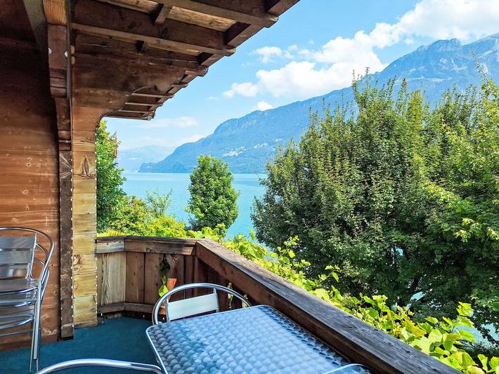 Ferienhaus für 4 Personen, mit Balkon und Ausblick sowie Seeblick im Berner Oberland - 2
