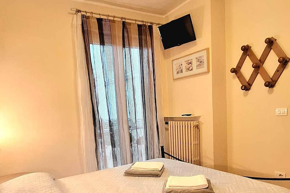 Appartamento intero, Lago di Garda confortevole trilocale di 4  posti letto con wi-fi e smart Tv in Lazise, Prealpi Gardesane