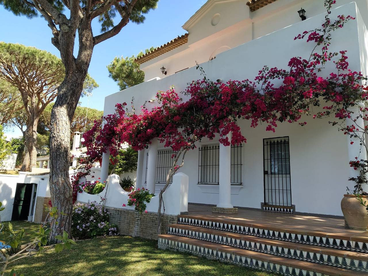 Villa Jacaranda mit privatem Pool und Grill in Chiclana in Los Franceses-La Vega, Chiclana de la Frontera