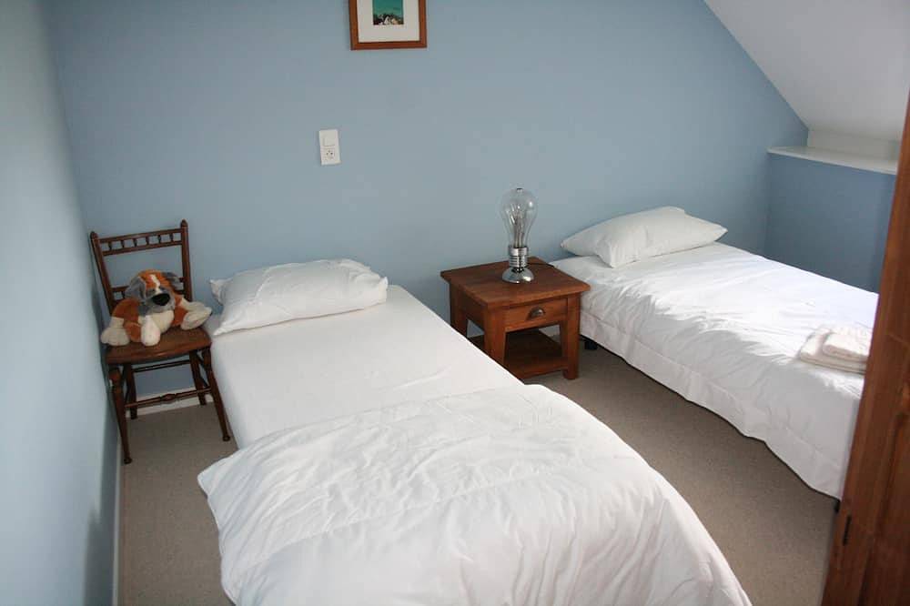 Fabulous 4-Bed House in Dinan Port. A beautiful historic building with style. in Lanvallay, Région de Dinan