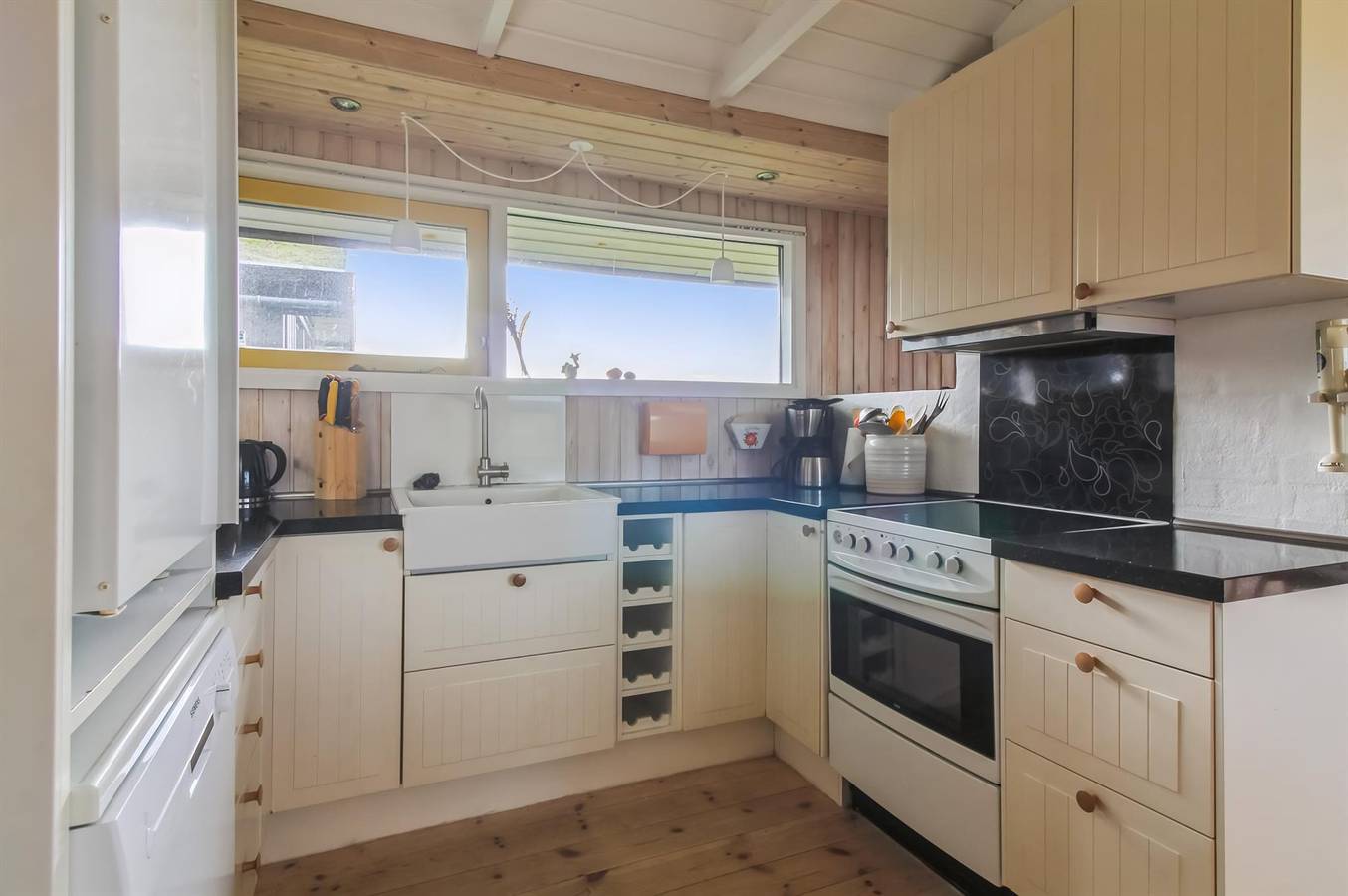 Stunning home in Pandrup w/ 4 Bedrooms in Blokhus, Jammerbugt