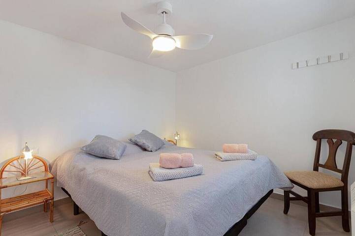 Casa Lenelly - your spacious dream vacation home right by the sea in Playa de La Mata (Torrevieja), Torrevieja