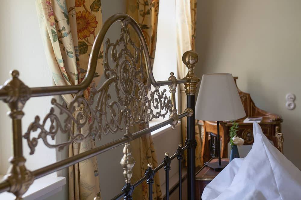 Ganze Wohnung, Historische Villa, exlusives Ambiente, direkt an der Elbe, Natur, Ruhe am Fluss in Wehlen, Elbsandsteingebirge