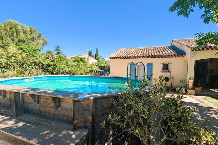 Maison de vacances pour 10 personnes, avec terrasse ainsi que piscine et jardin, animaux acceptés à Le Pradet