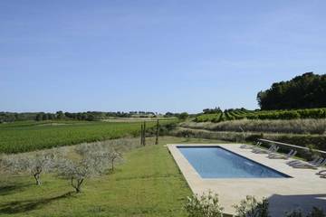 Gîte pour 4 personnes, avec terrasse et piscine à Villeveyrac