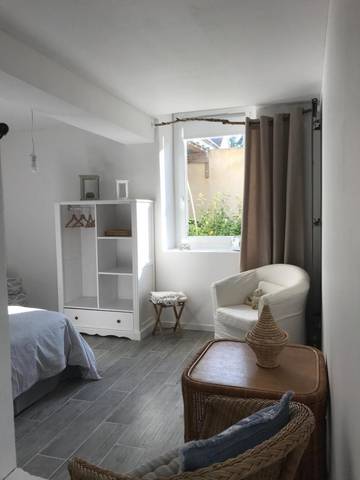 Gîte pour 2 personnes, avec jardin à Gasny