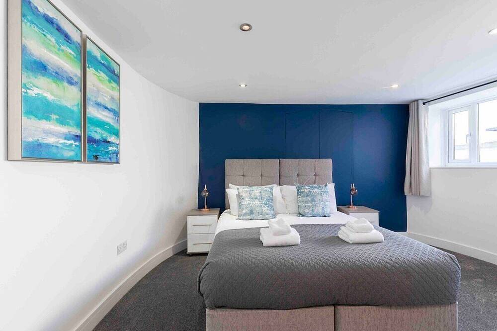 Apartamento entero, Grande-Apartamento-Baño privado-Vista a la Calle in Cheltenham, Gloucestershire