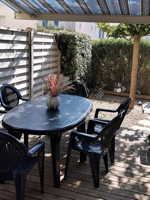 Gîte pour 5 personnes, avec jardin ainsi que terrasse et piscine