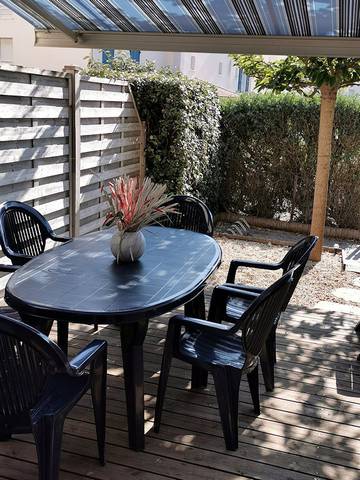 Gîte pour 5 personnes, avec terrasse ainsi que piscine et jardin dans Plage de La Parée