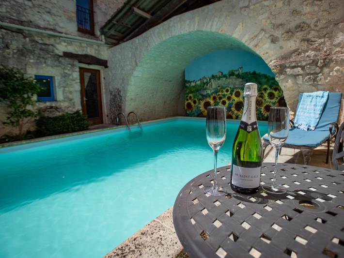 Location de vacances pour 6 personnes, avec jardin et piscine à Roquecor - 3